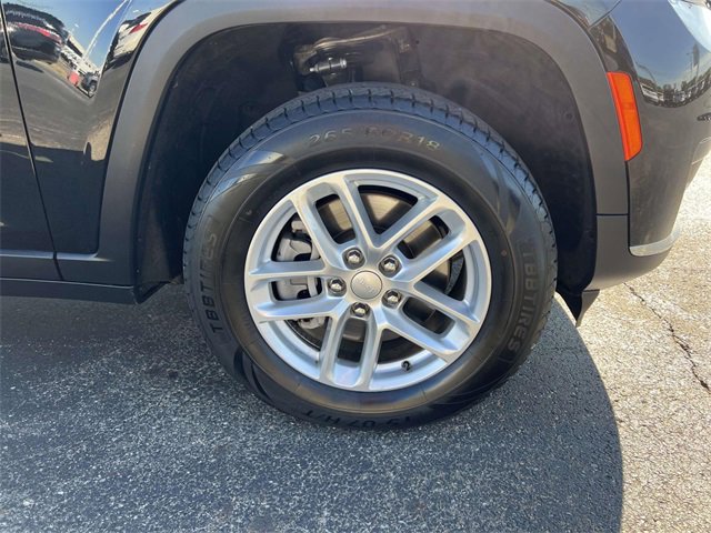 Used 2023 Jeep Grand Cherokee L Laredo image 11