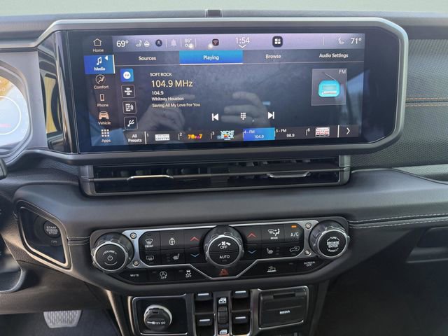 Used 2025 Jeep Gladiator Mojave w/ Convenience Group image 22