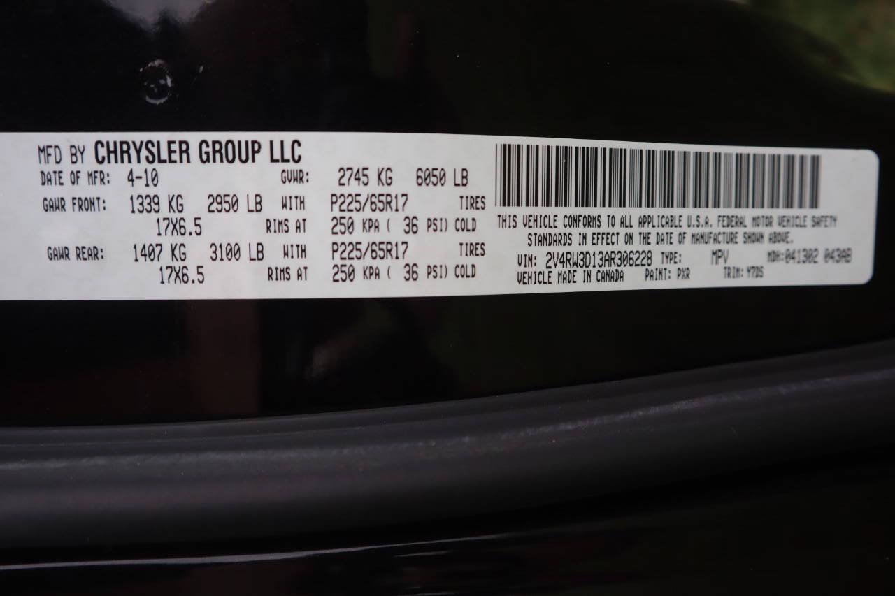 Used 2010 Volkswagen Routan SE FWD image 40
