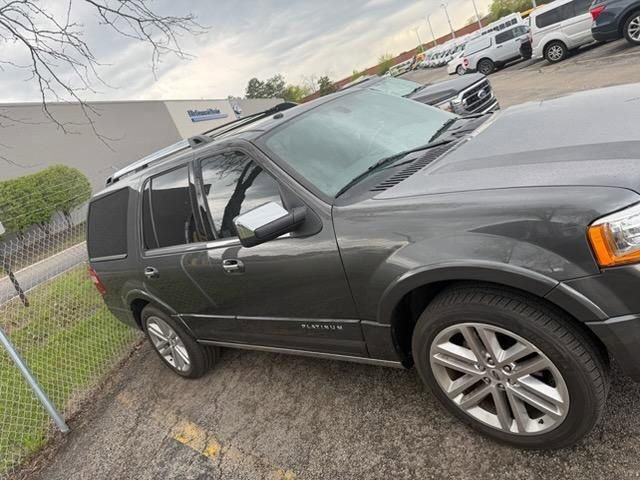 Used 2017 Ford Expedition Platinum AWD/4WD image 5