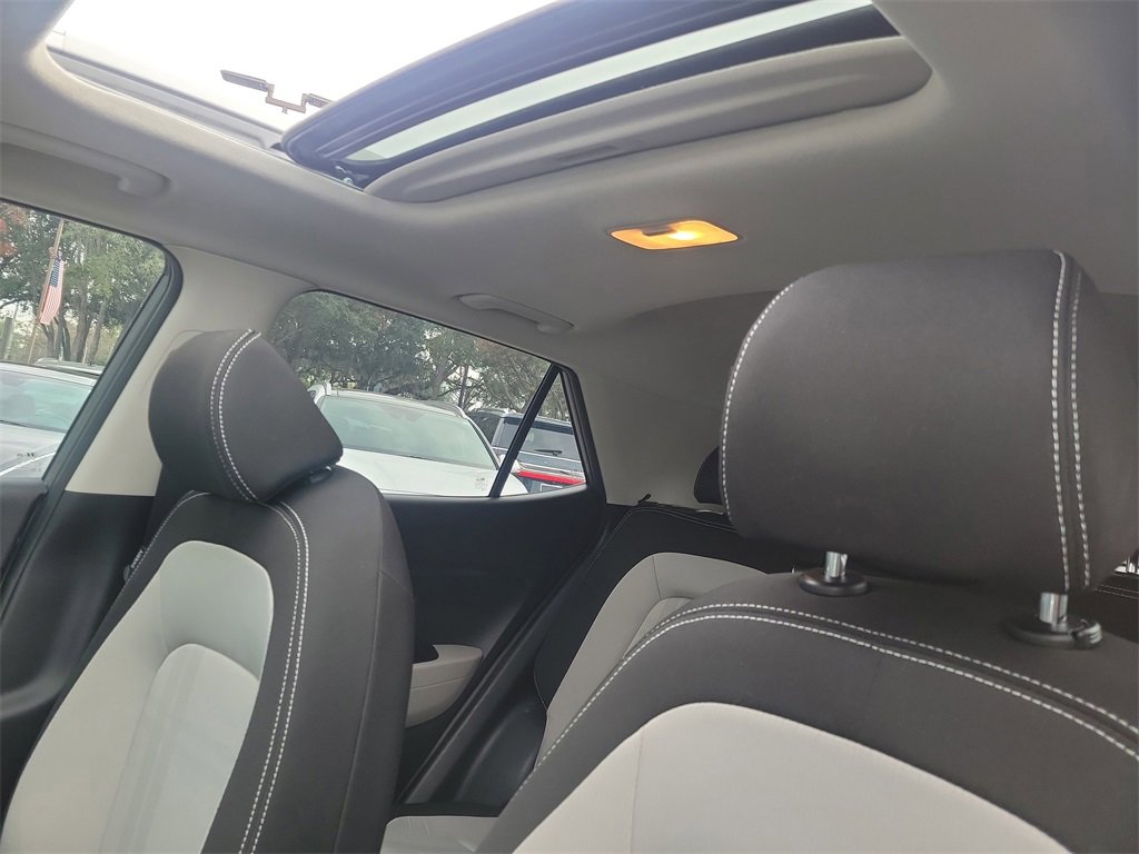 Certified 2023 Hyundai Venue SEL w/ Cargo Package image 20