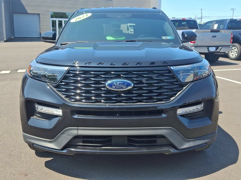 Used 2024 Ford Explorer ST-Line w/ Class IV Trailer Tow Package AWD/4WD image 5