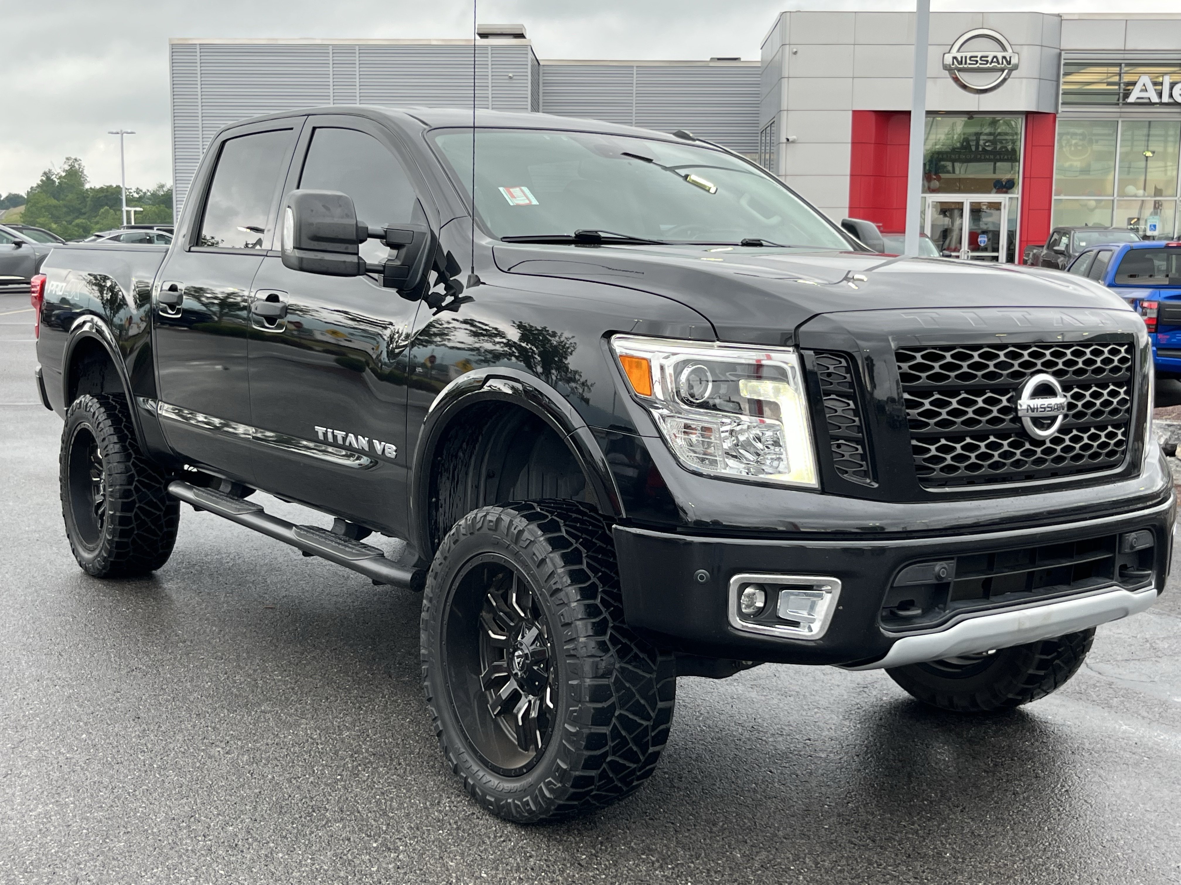 Used 2019 Nissan Titan PRO-4X w/ Pro-4x Convenience Package AWD/4WD image 1