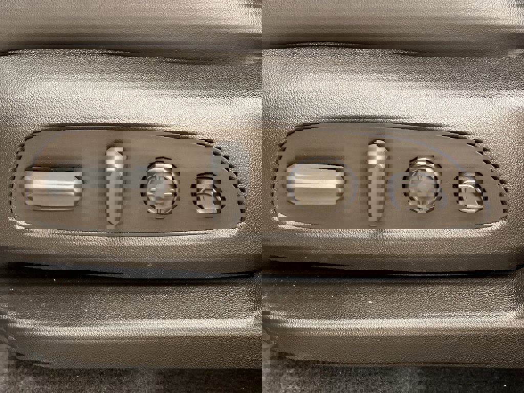 Used 2023 Buick Enclave Avenir image 26