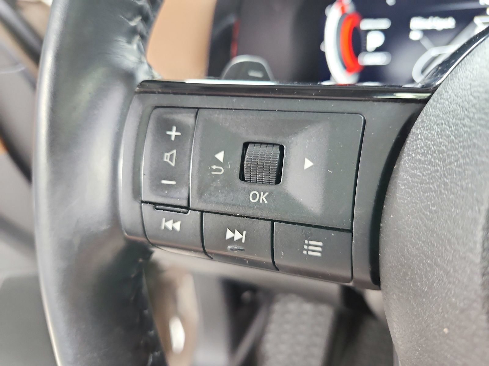 Used 2023 Nissan Pathfinder Platinum w/ Cargo Package AWD/4WD image 24