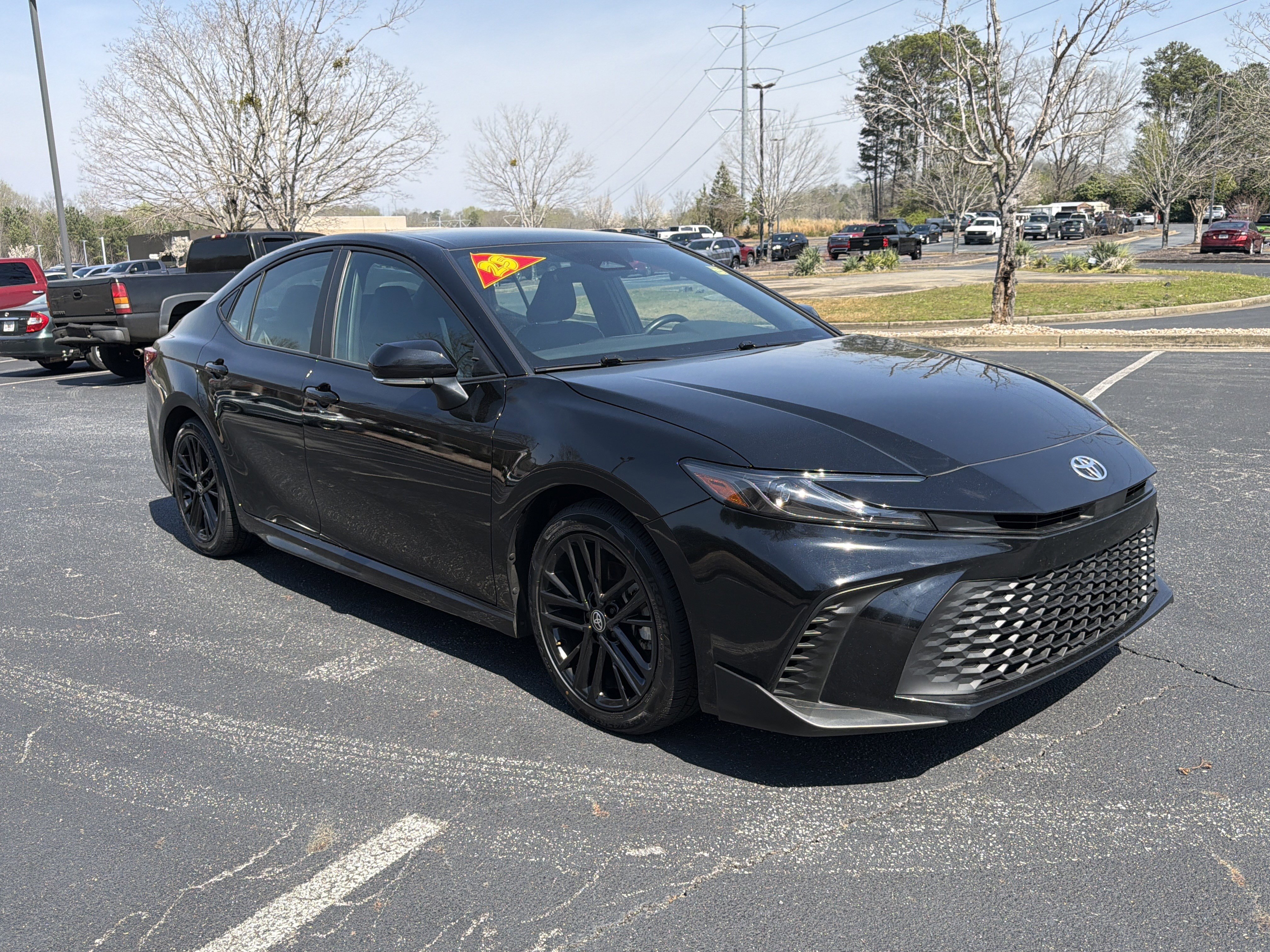 Used 2025 Toyota Camry SE image 3