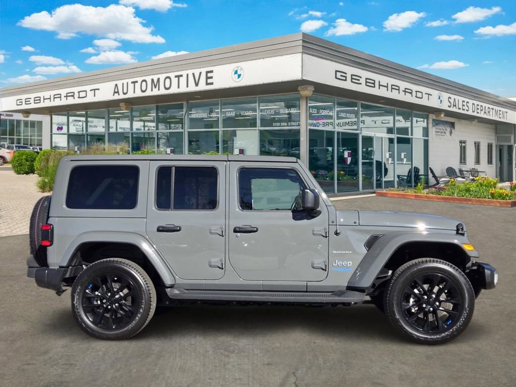 Used 2022 Jeep Wrangler Unlimited Sahara w/ Cold Weather Group image 4