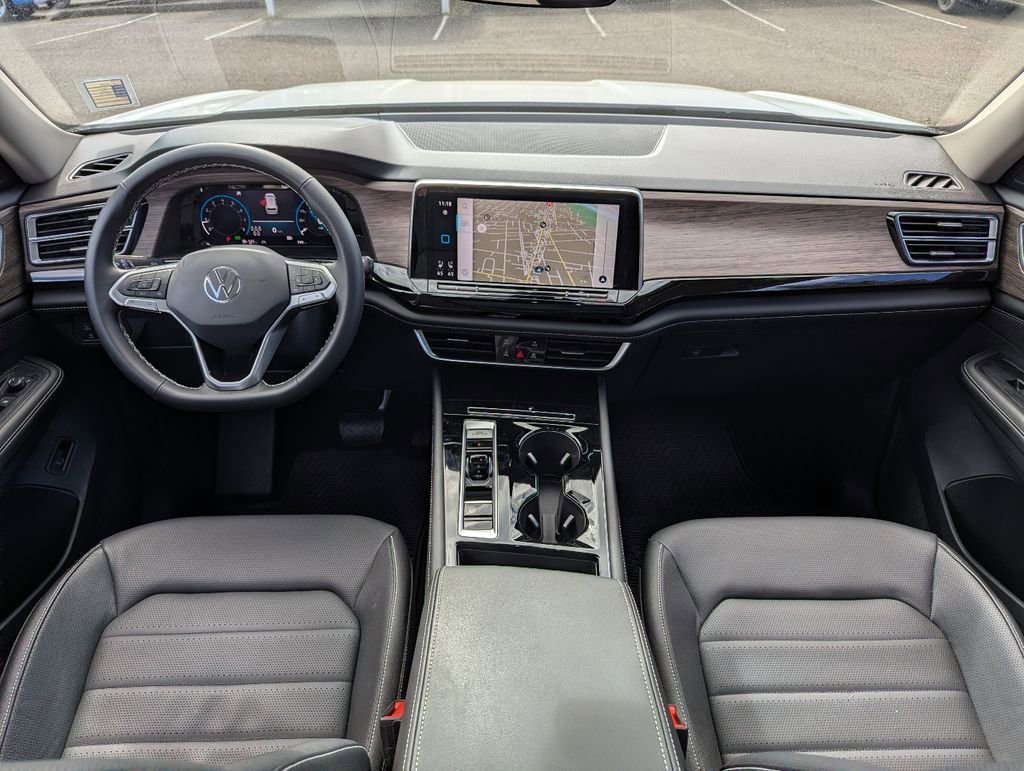 Used 2025 Volkswagen Atlas SEL AWD/4WD image 24