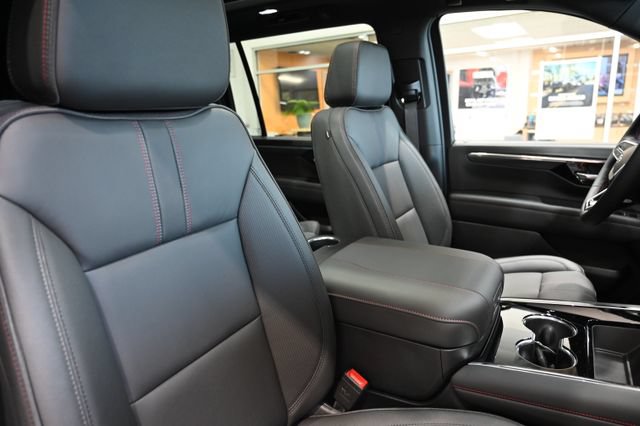 New 2026 Chevrolet Suburban RST w/ RST Capability Package AWD/4WD image 7