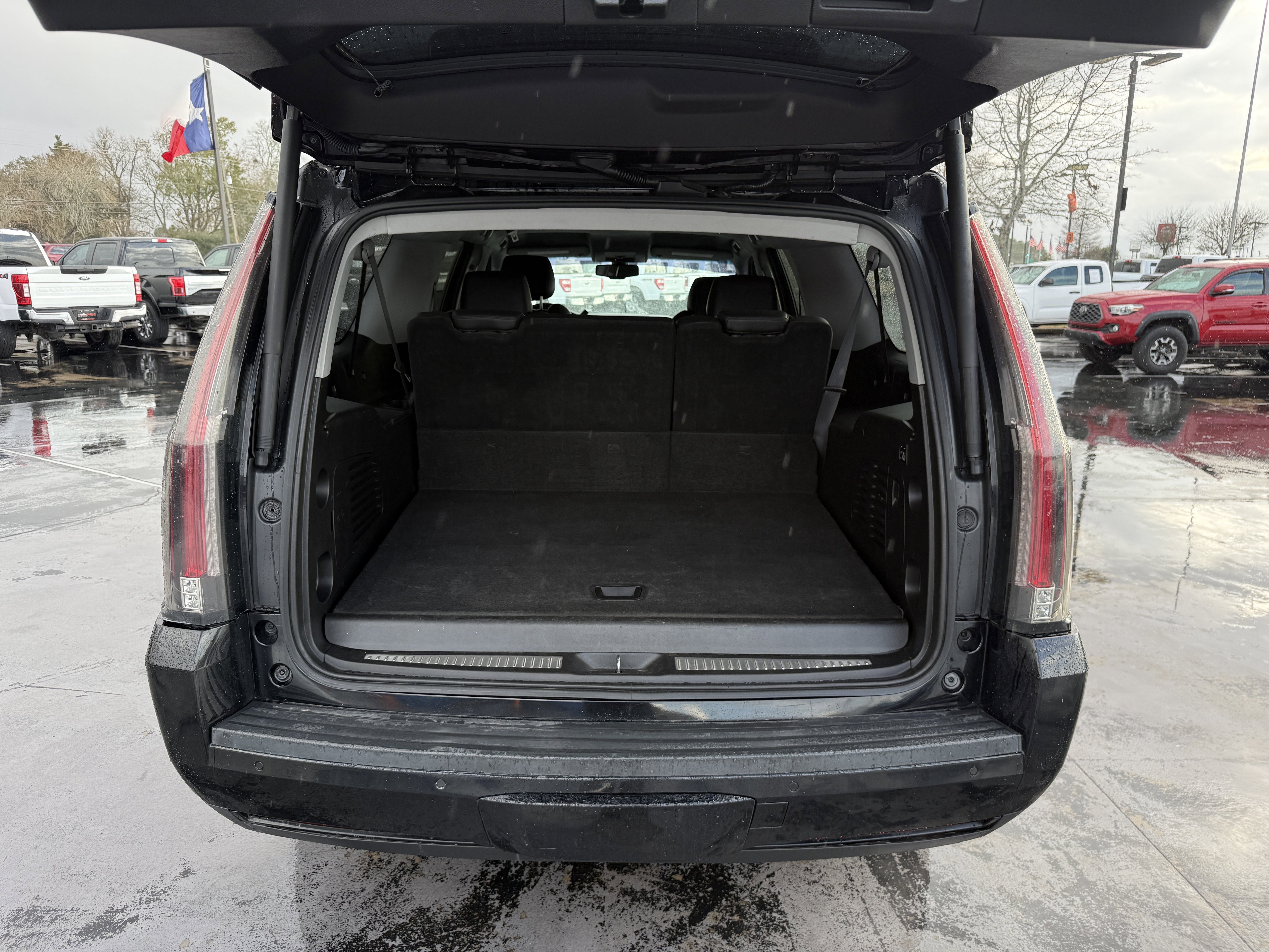 Used 2018 Cadillac Escalade ESV 2WD image 37