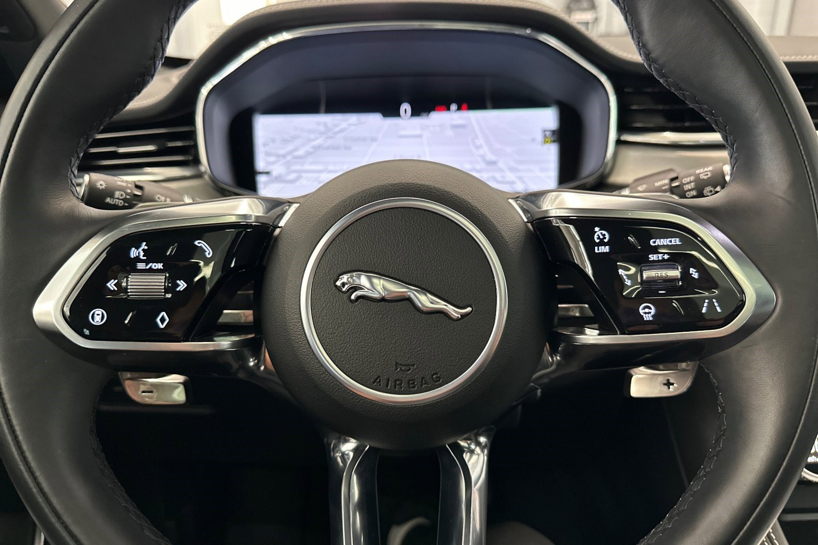 Used 2025 Jaguar F-PACE R-Dynamic S image 18