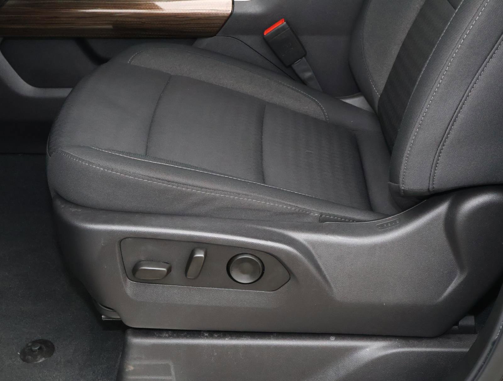 Used 2025 Chevrolet Silverado 1500 LT Trail Boss w/ Convenience Package II AWD/4WD image 16