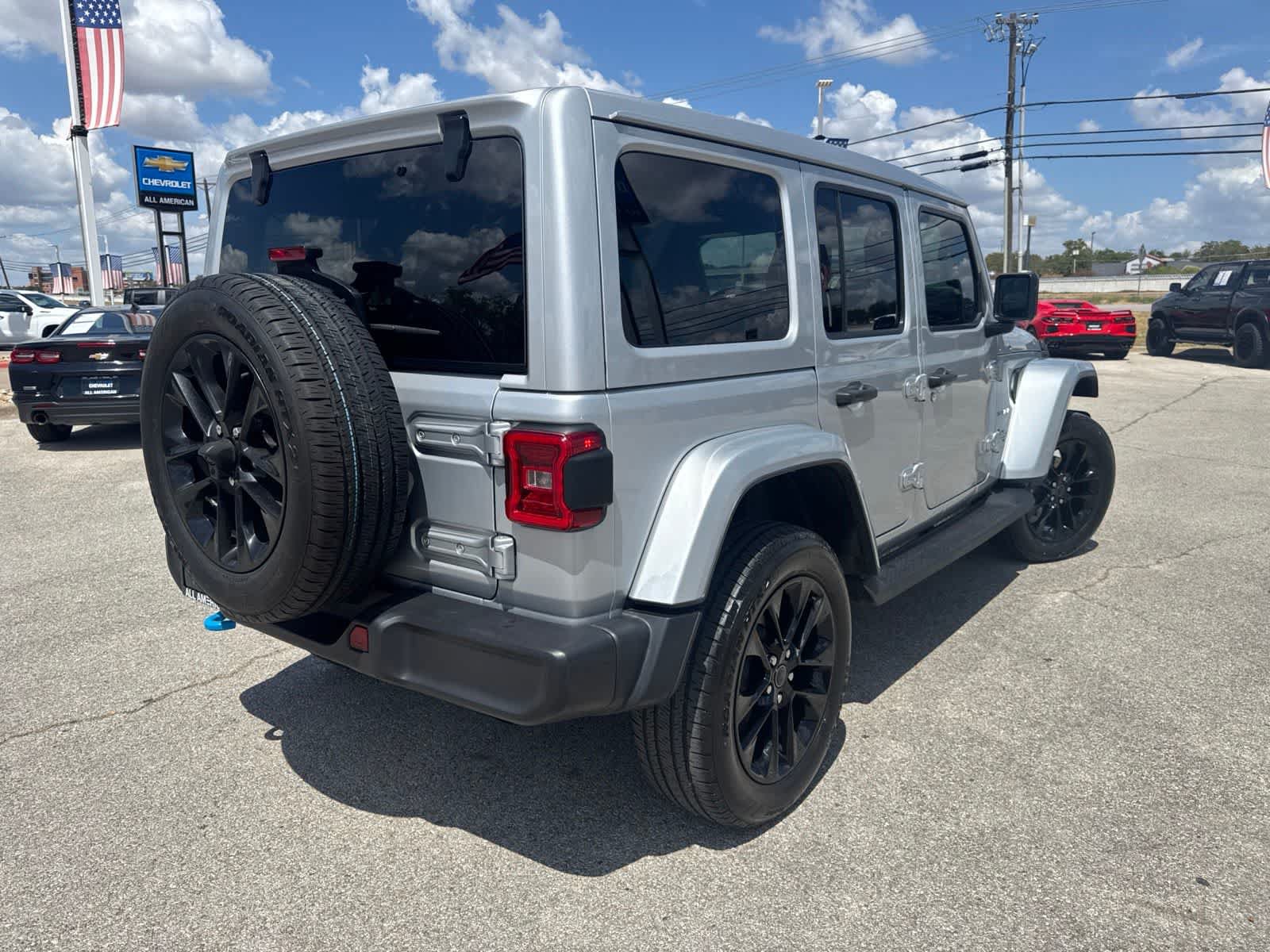 Used 2024 Jeep Wrangler Unlimited Sahara w/ Technology Group AWD/4WD image 6