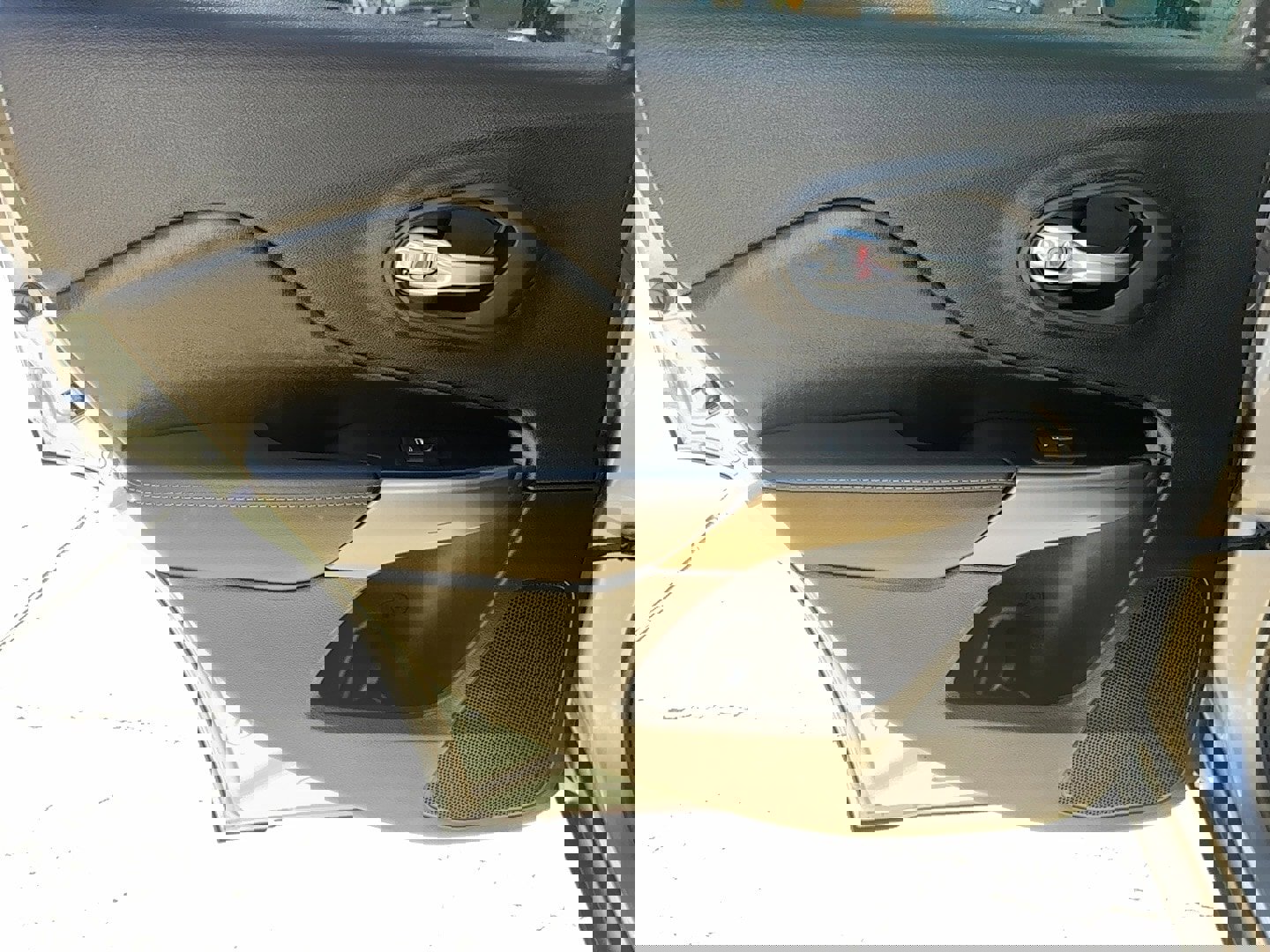 Used 2020 Jeep Cherokee Latitude Plus image 10