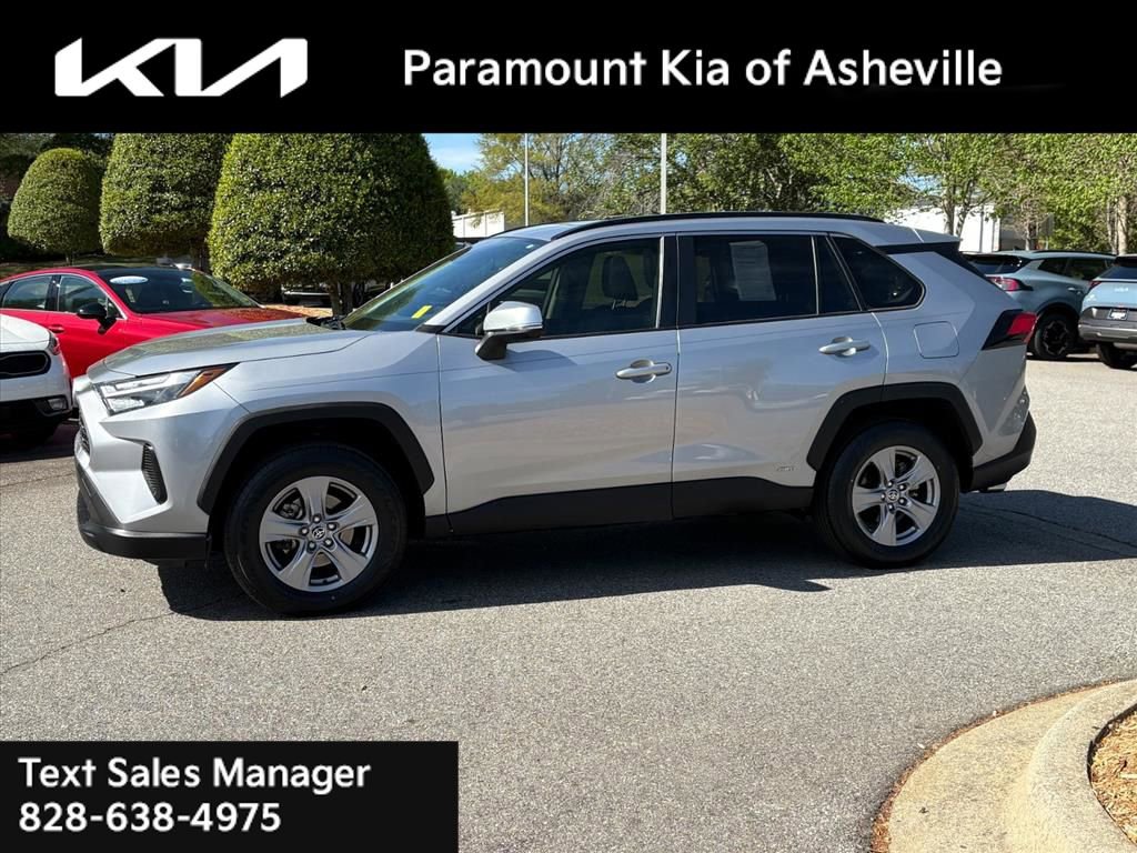 Used 2022 Toyota RAV4 XLE w/ Convenience Package AWD/4WD image 3