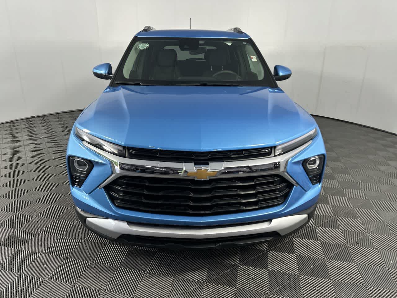 Used 2025 Chevrolet TrailBlazer LT AWD/4WD image 3