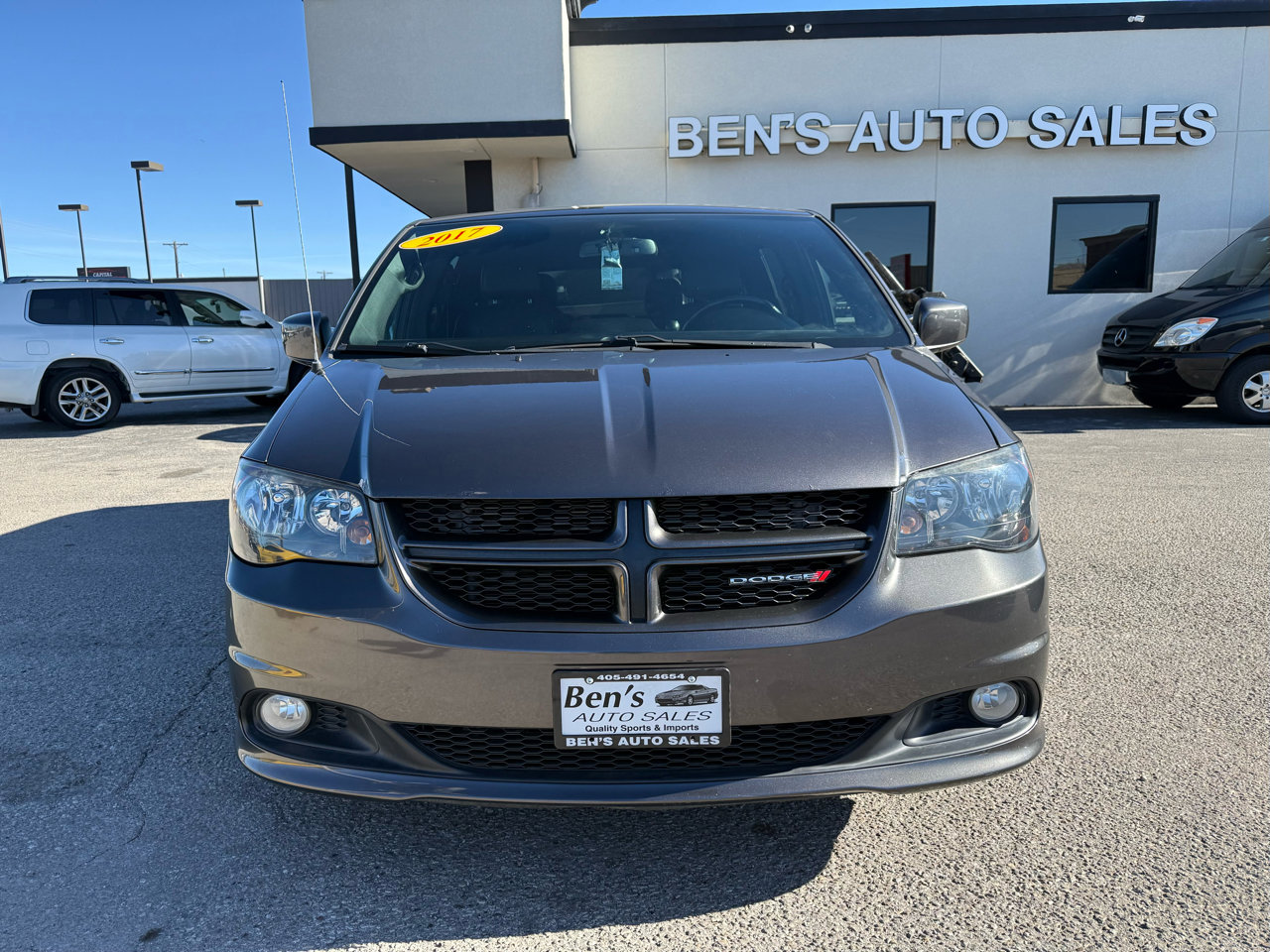 Used 2017 Dodge Grand Caravan GT image 3