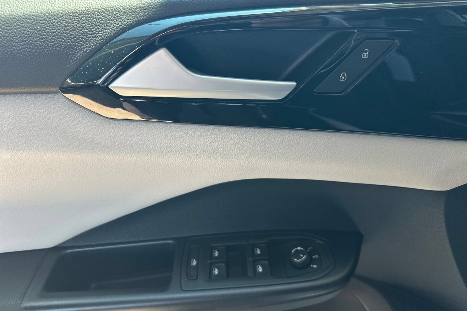 New 2026 Volkswagen Taos S FWD image 9