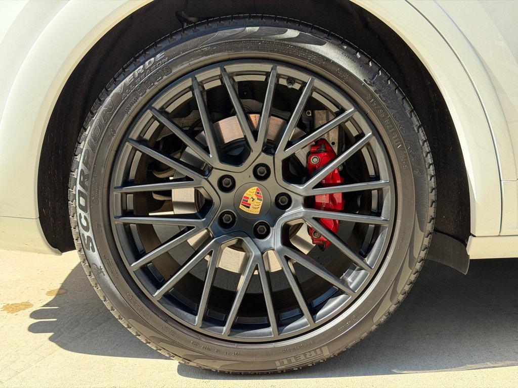 Used 2023 Porsche Cayenne GTS AWD/4WD image 19