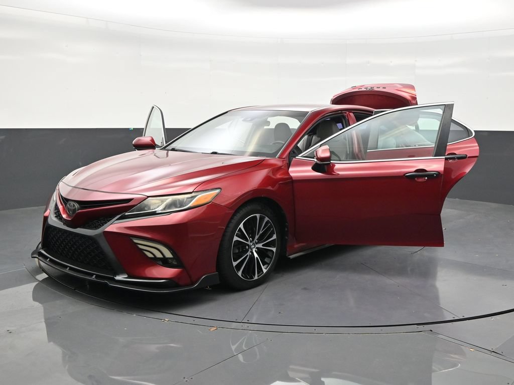 Used 2018 Toyota Camry SE FWD image 30