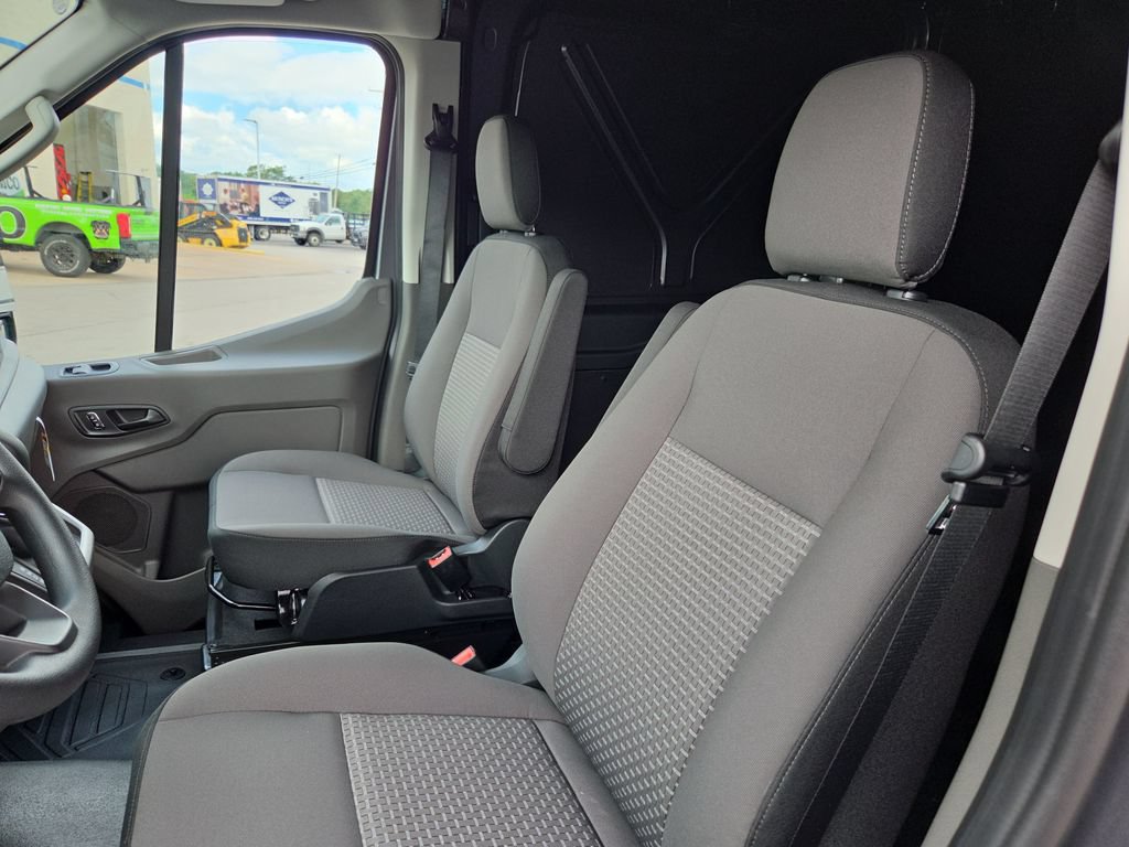 New 2026 Ford Transit 250 148 Medium Roof w/ Load Area Protection Package RWD image 20