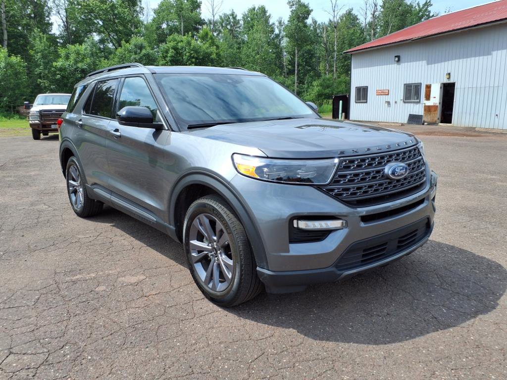 Used 2023 Ford Explorer XLT w/ Equipment Group 202A AWD/4WD image 8