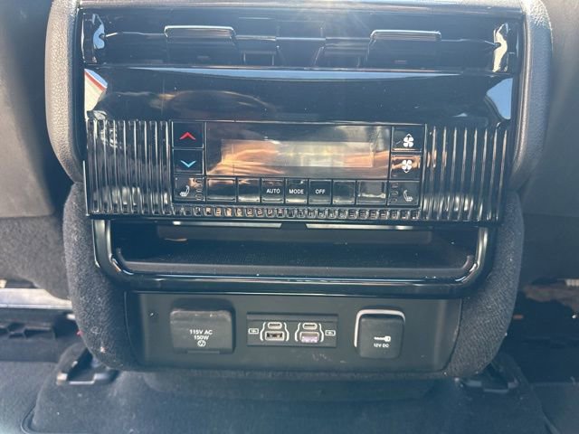 Used 2023 Jeep Wagoneer 4WD w/ Premium Group I image 22
