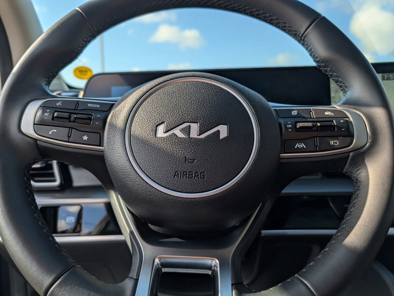 Used 2025 Kia Sportage EX w/ Premium Package image 30