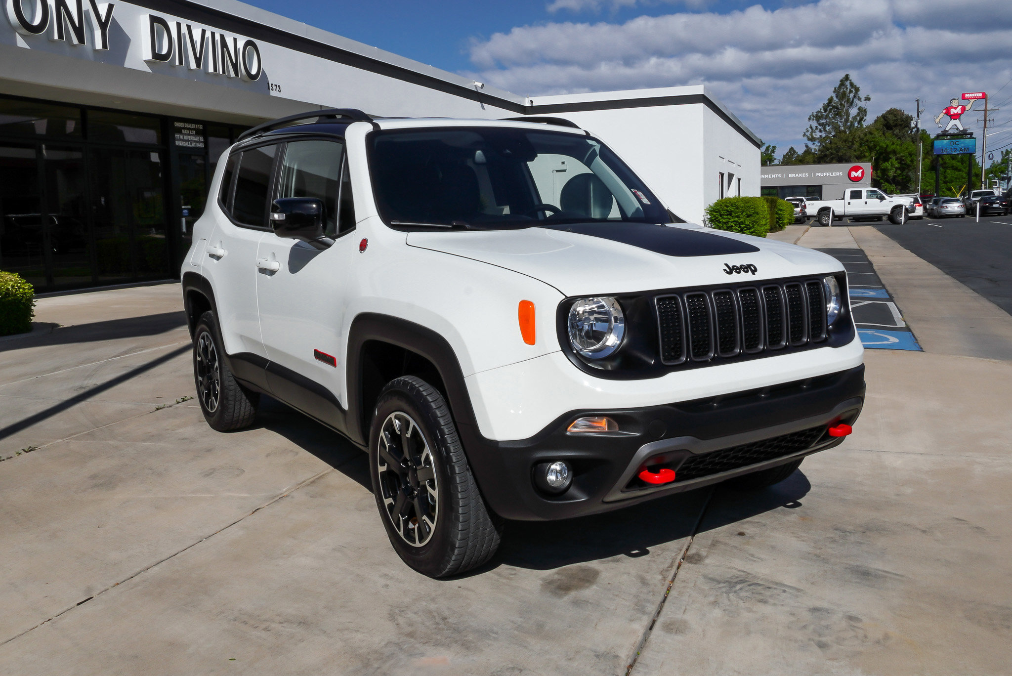 Used 2023 Jeep Renegade Trailhawk w/ Trailhawk Elite Group AWD/4WD video 2