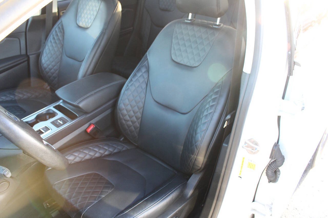 Used 2023 Ford Edge Titanium w/ Equipment Group 301A image 13
