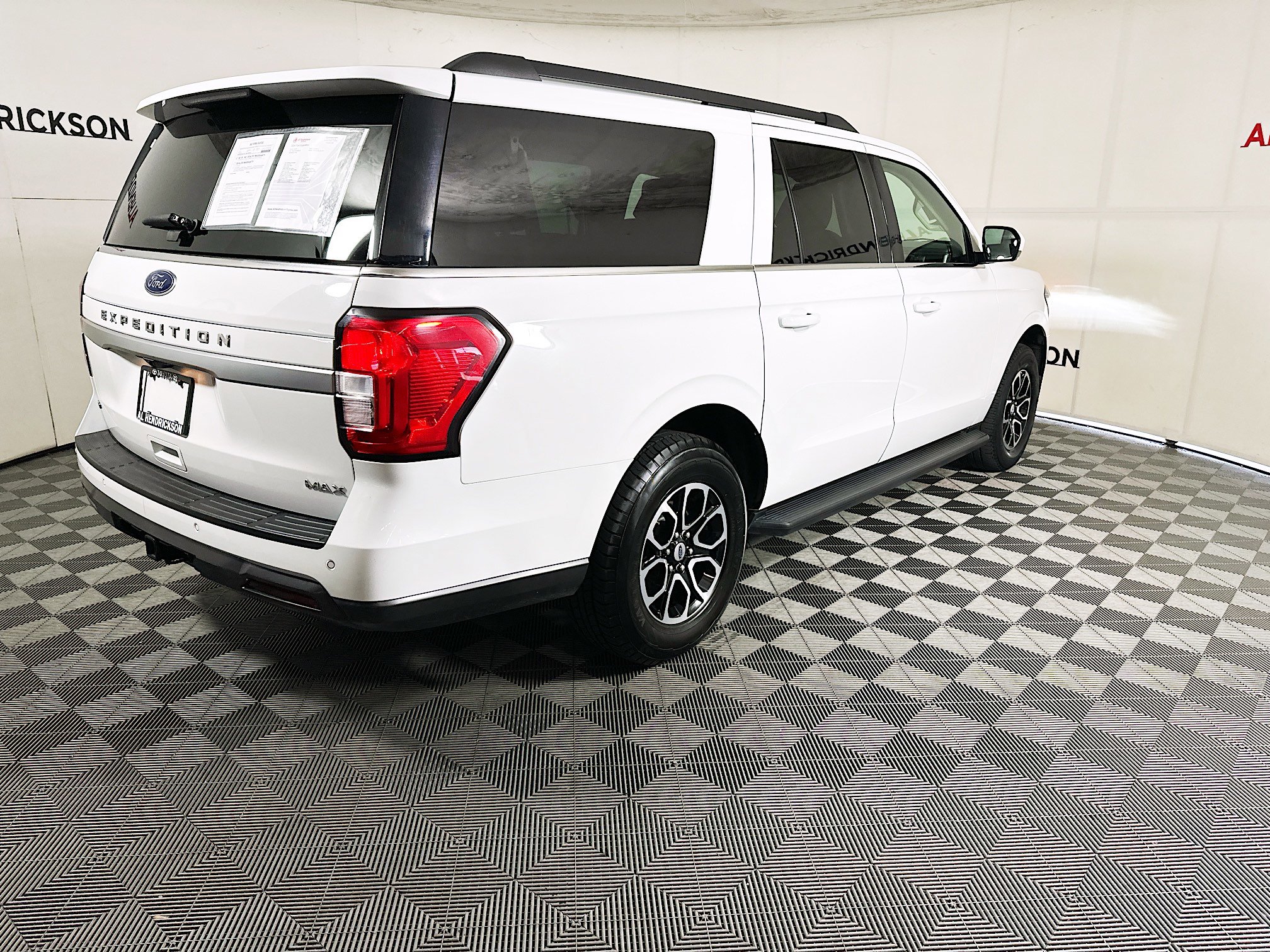 Used 2024 Ford Expedition Max XLT image 3