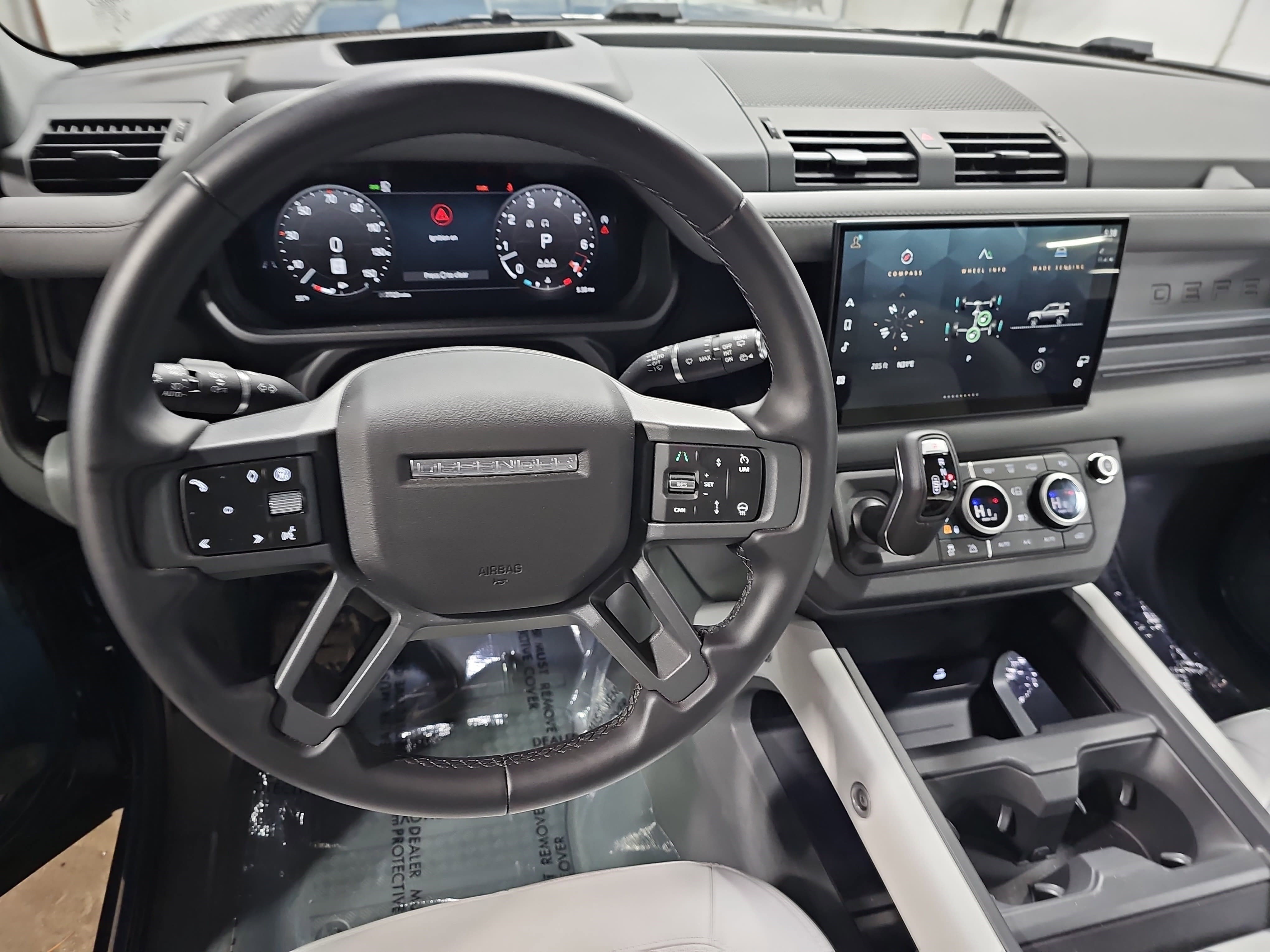 Used 2025 Land Rover Defender 90 X-Dynamic SE image 18