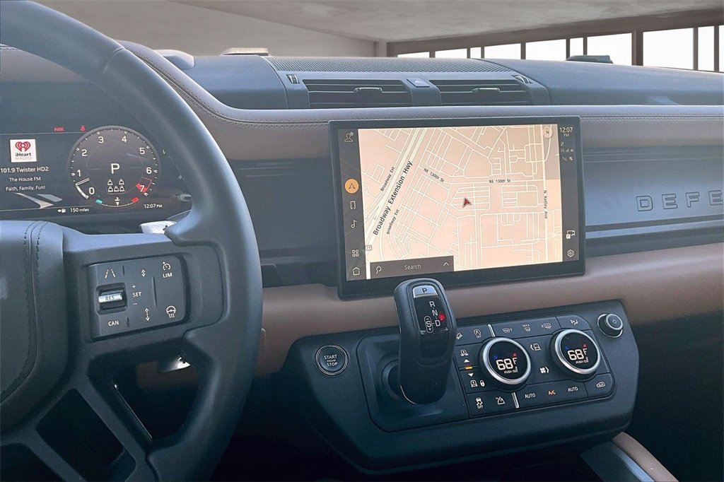 Used 2025 Land Rover Defender 130 V8 image 6