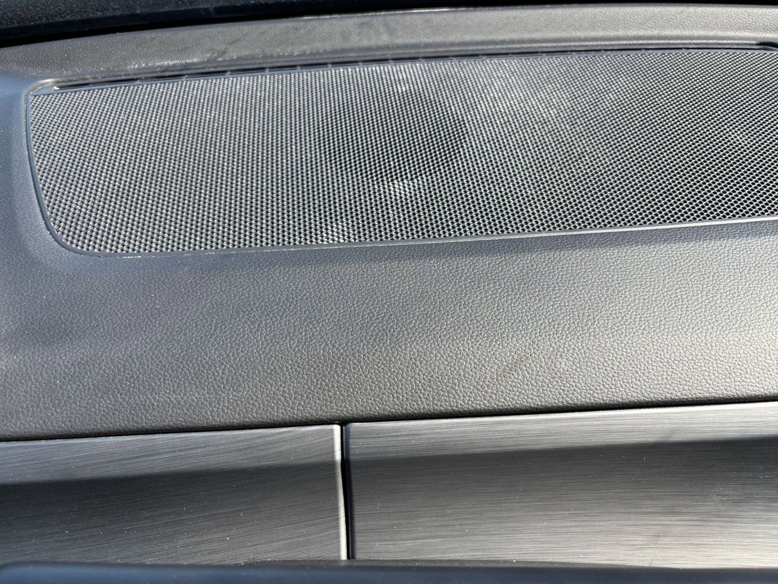 Used 2025 Volkswagen Atlas Cross Sport SE image 18