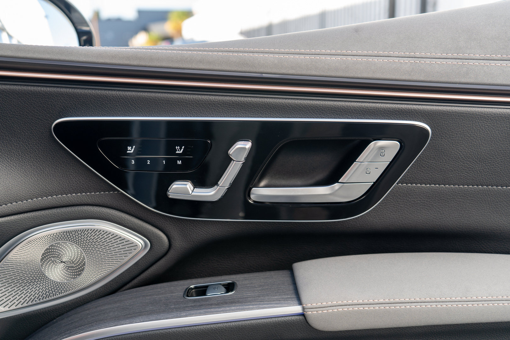 Used 2023 Mercedes-Benz EQS 580 4MATIC Sedan w/ Exclusive Trim Package image 32