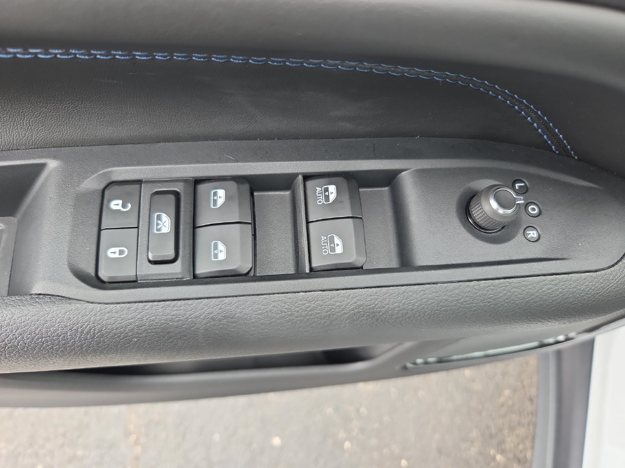 New 2026 Jeep Compass Latitude AWD/4WD image 19