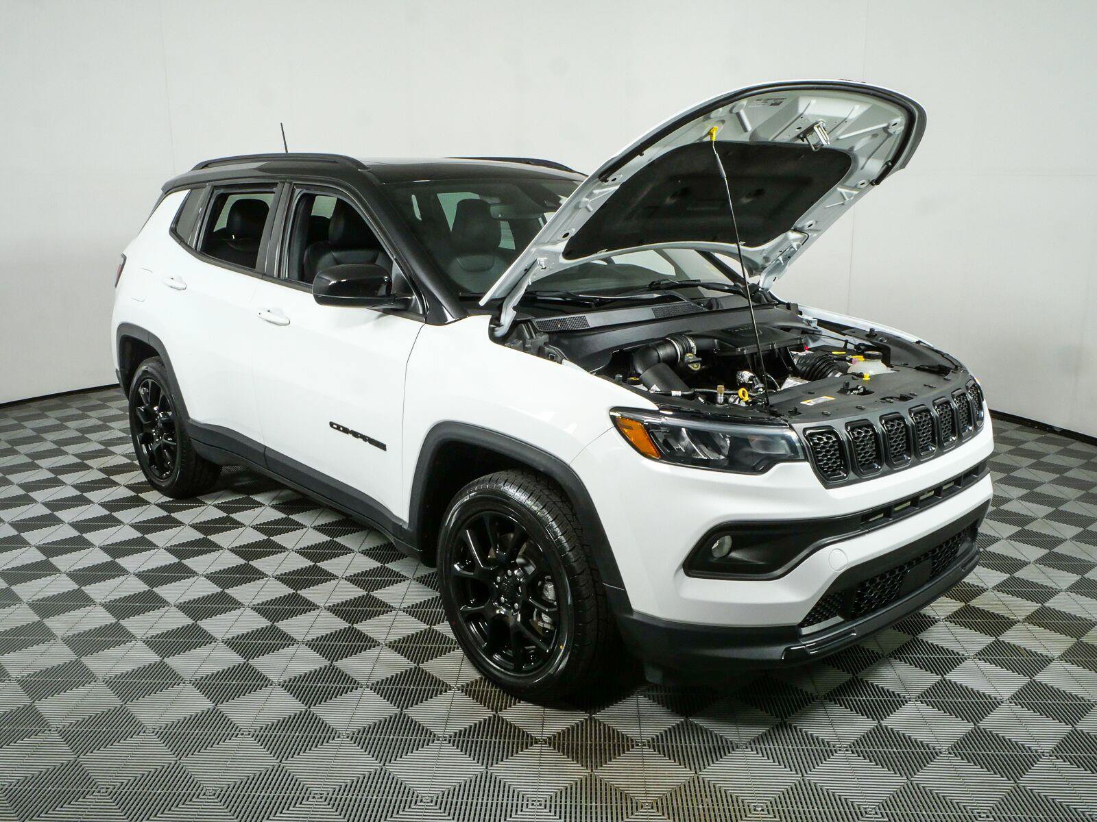 Used 2023 Jeep Compass Latitude w/ Sun and Sound Group AWD/4WD image 35