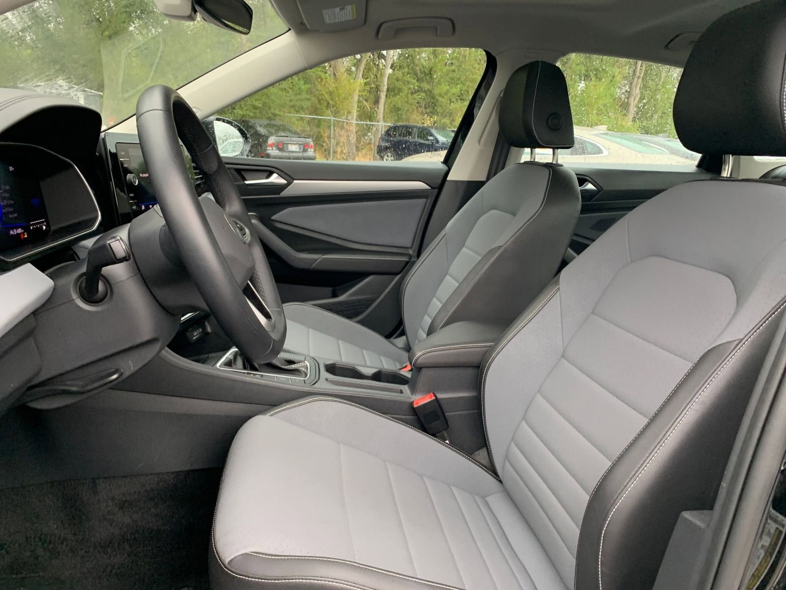 Used 2025 Volkswagen Jetta SE image 25