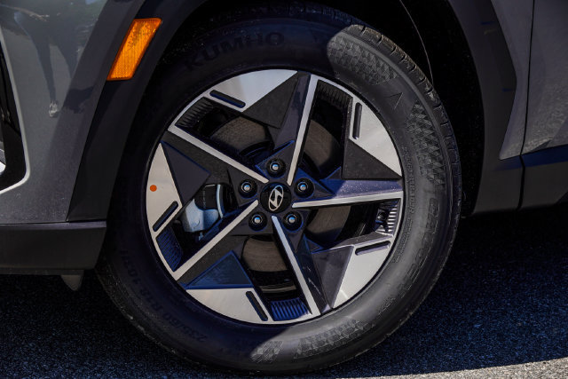 New 2026 Hyundai Tucson SEL Plus FWD image 3