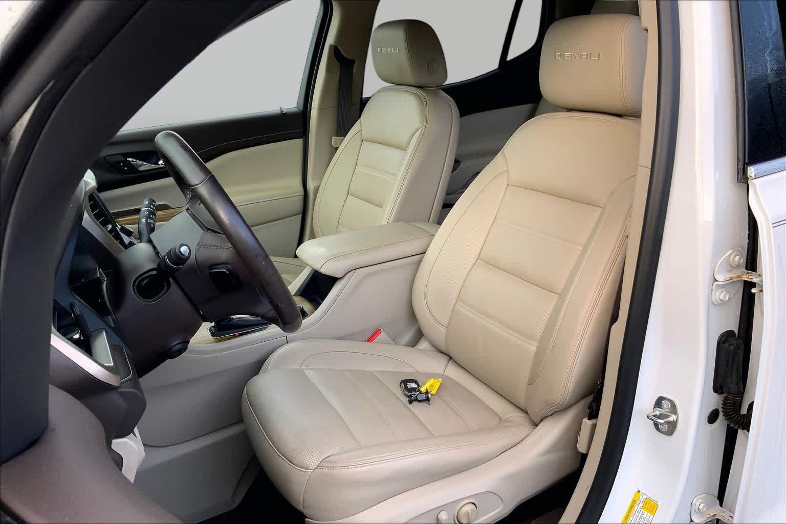 Used 2019 GMC Acadia Denali w/ Technology Package AWD/4WD image 8