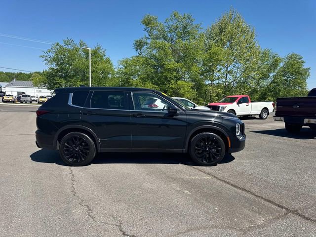 Used 2023 Mitsubishi Outlander SE FWD image 3
