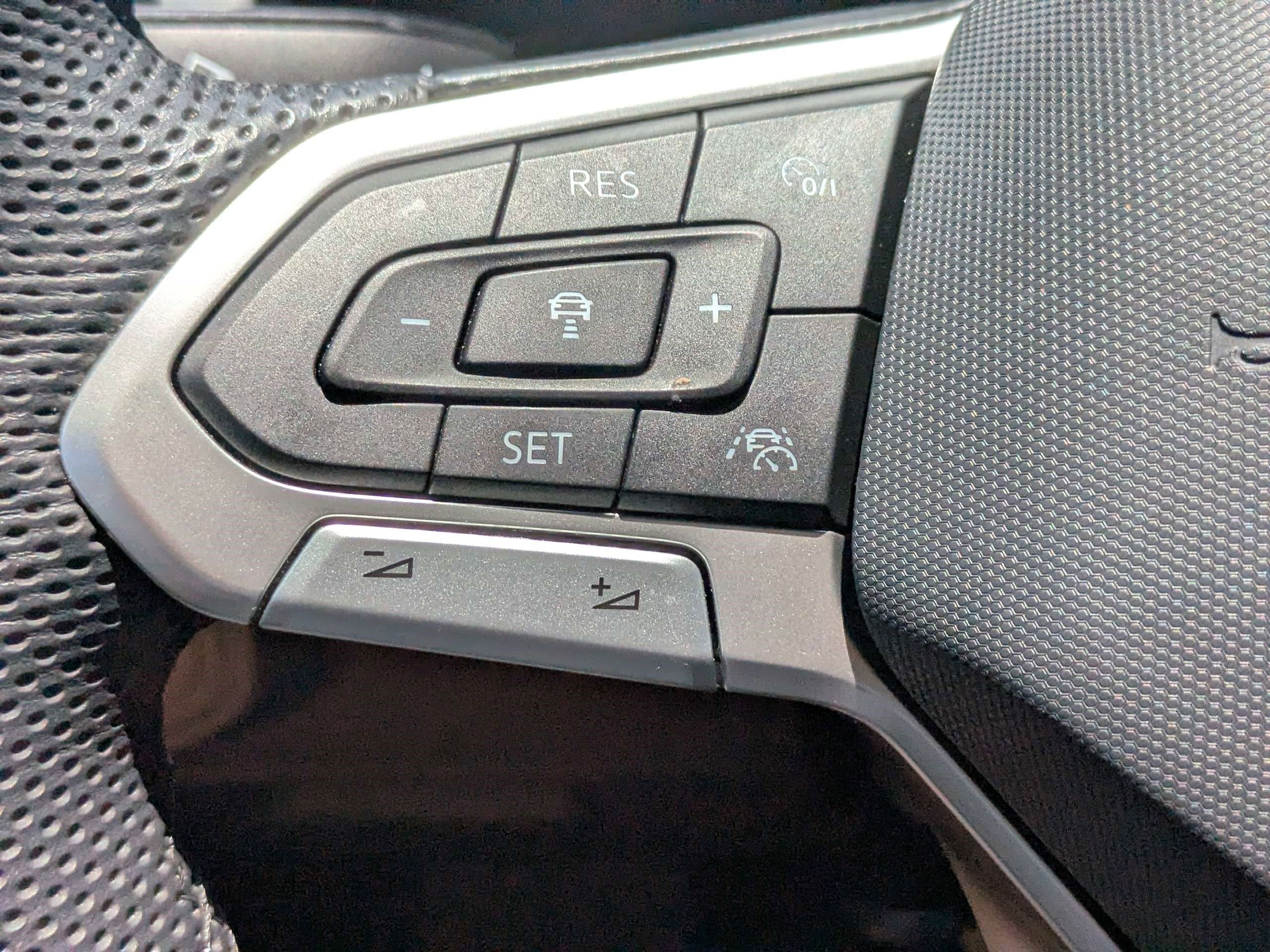 Used 2023 Volkswagen Atlas Cross Sport SEL R-Line AWD/4WD image 23