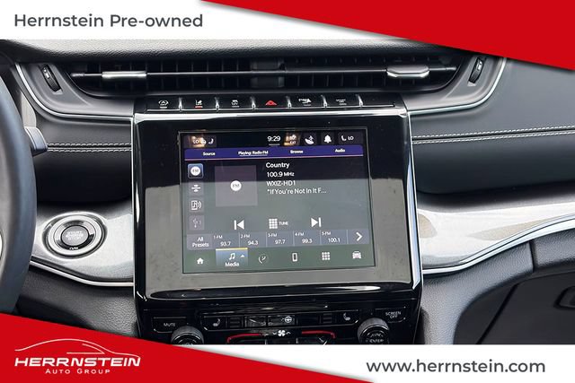 Used 2023 Jeep Grand Cherokee Laredo w/ Luxury Tech Group I AWD/4WD image 9