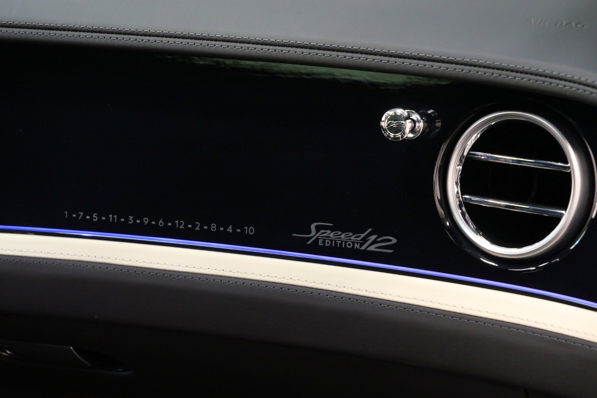 Used 2024 Bentley Flying Spur W12 image 36