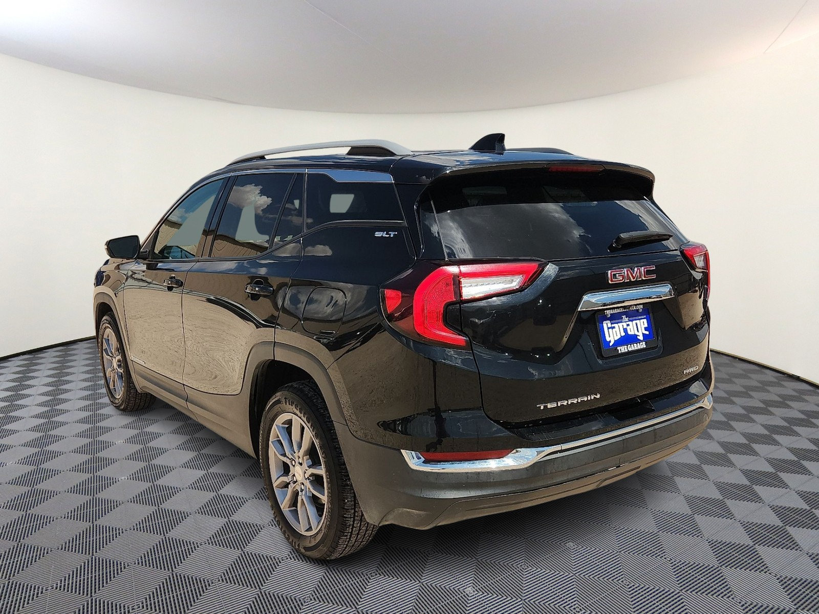 Used 2022 GMC Terrain SLT AWD/4WD image 3
