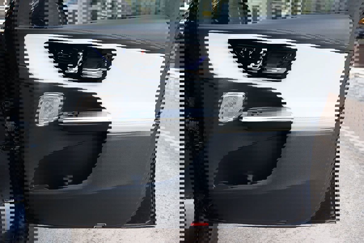 Used 2024 Mercedes-Benz GLC 300 4MATIC w/ AMG Line image 44