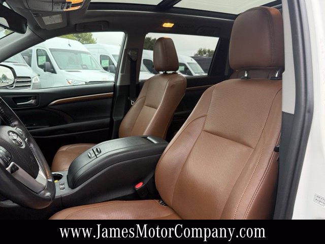 Used 2019 Toyota Highlander Limited Platinum AWD/4WD image 14