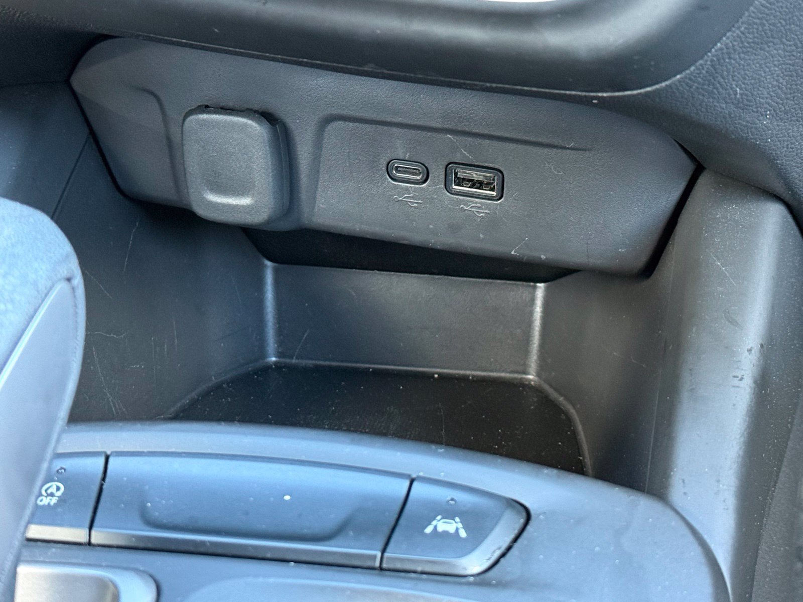 Used 2025 Chevrolet Trax LS w/ LS Convenience Package FWD image 24