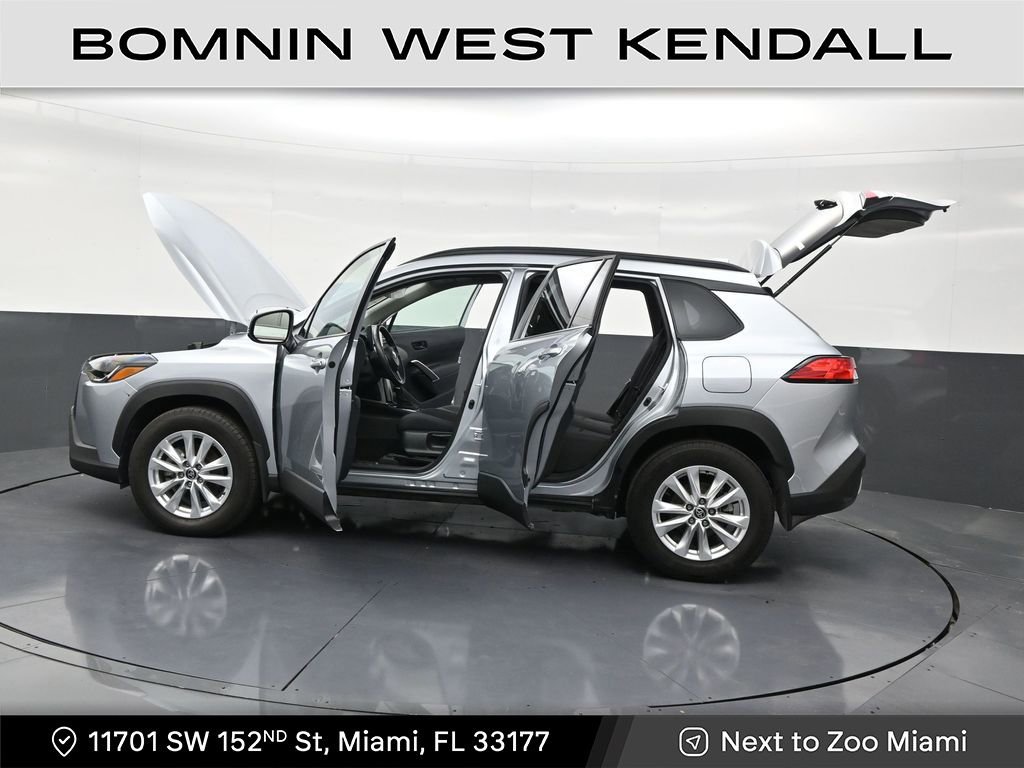 Used 2024 Toyota Corolla Cross LE image 31