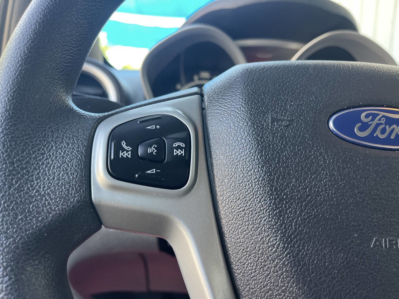 Used 2013 Ford Fiesta SE image 19